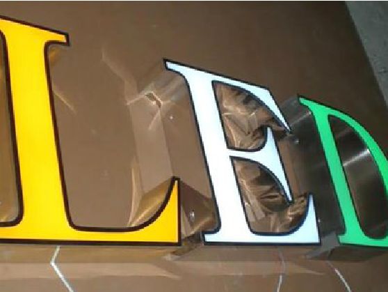宁洱介绍LED招牌的基础知识。